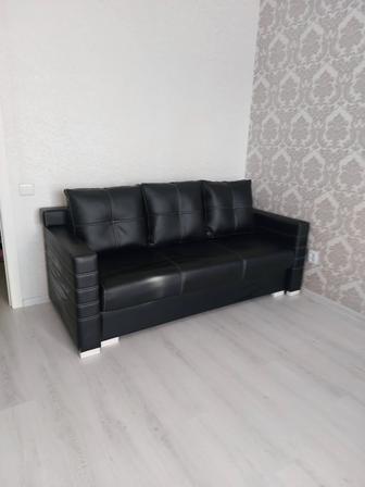 Продаеться диван офисный