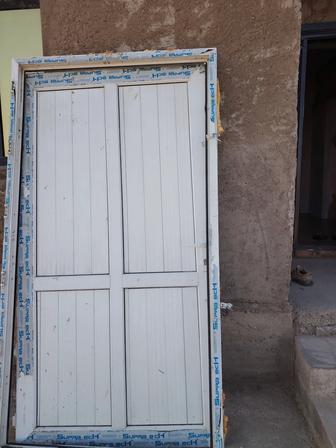 Пластик есік