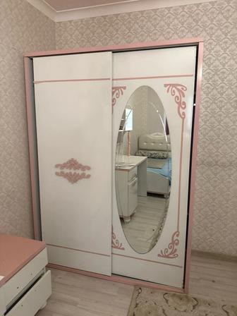 Продам гарнитур для девочек