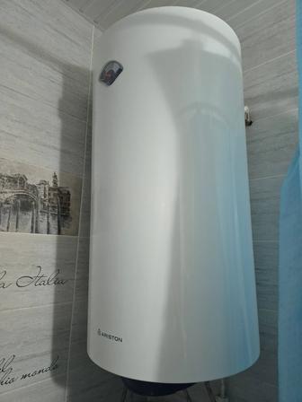 Продается водонагреватель Ariston