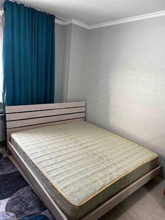 Кровать с матрасом 210х190