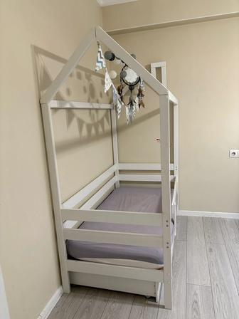 Детская кровать!Детский комод!