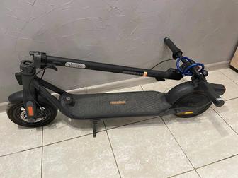 Продам электросамокат Ninebot Kickscooter F2