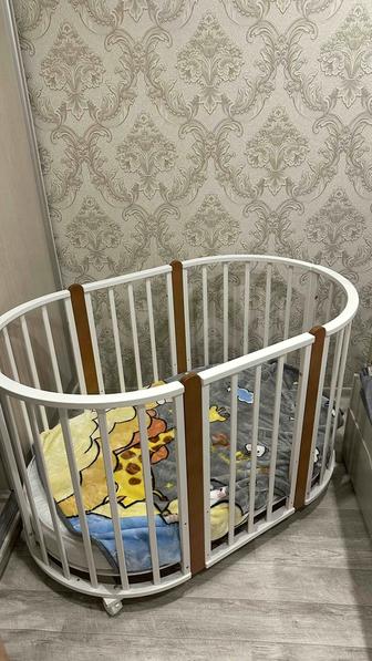 Продам кровать трансформер еще делается пеленальный стол и 2 матраса