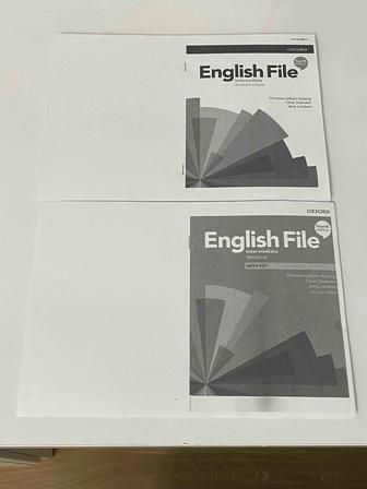 новый, чб распечатанный учебник по английскому. English File Intermediate 4