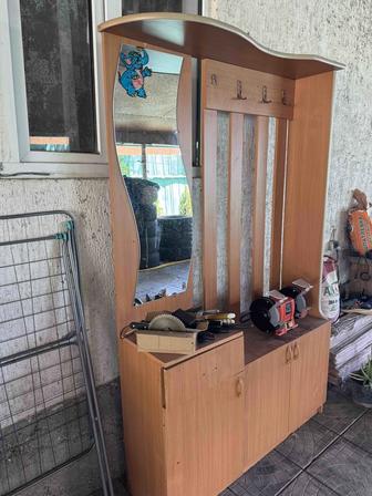 Шкаф в прихожую, вешалка