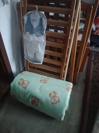Еще отдам за фрукты детям кровать детская с матрасом