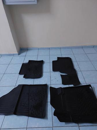 Продам полики на авто универсальные