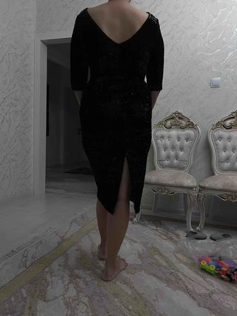 Платья