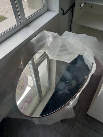Продам зеркало на деревянной основе