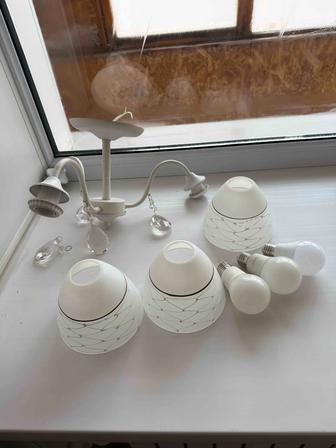 Продаю люстры , светильники