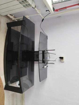 Продам стеклянную подставку под телевизор