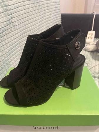 Продам босоножки