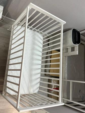 Продается детская манеж кровать.