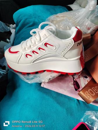 Кроссовки женские, подростковые