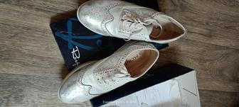 Кроссовки женские