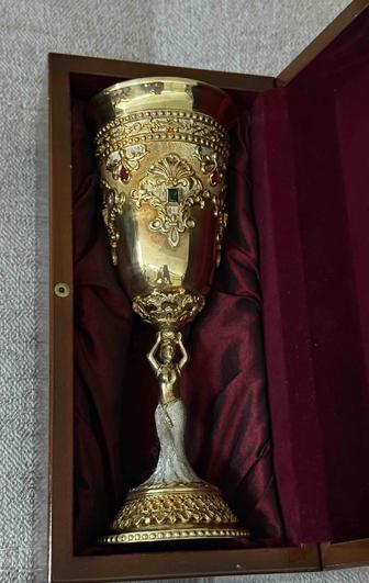 Серебряный бокал 925 пробы с позолотой и декоративными вставками