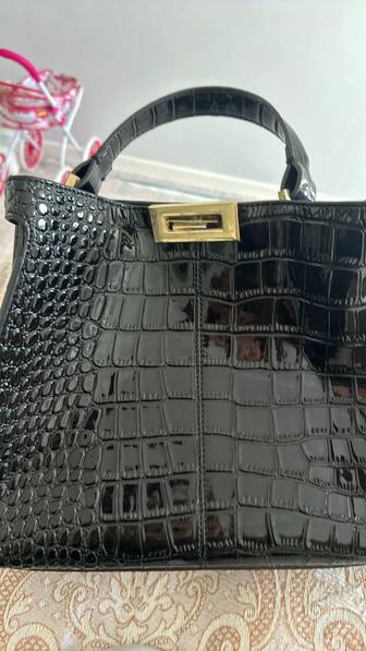 Продам сумку новую Fendi