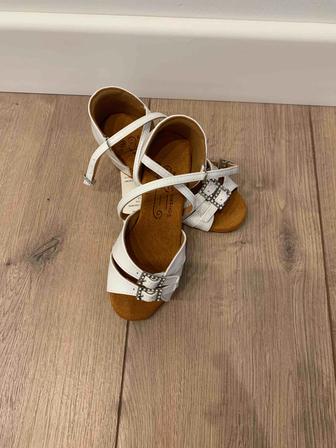 Туфли для бальных танцев