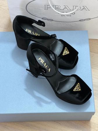 Продам босоножки оригинал PRADA