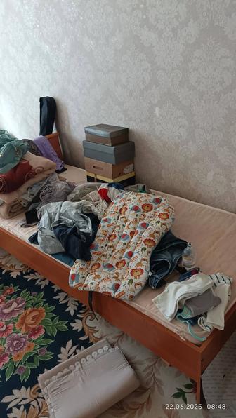 Продам кровать в связи с переездом с матрасом. Самовывоз