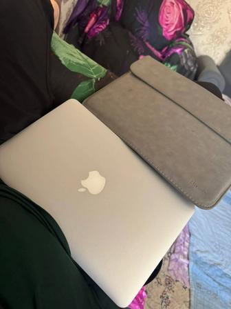 MacBook air 2011 в идеальном состоянии