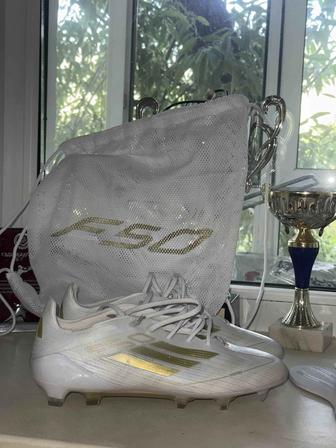 Профессиональные бутсы Adidas