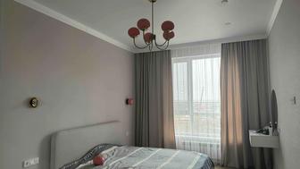 Отсоединить люстру и снять с потолка