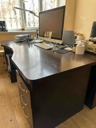 Офисный стол