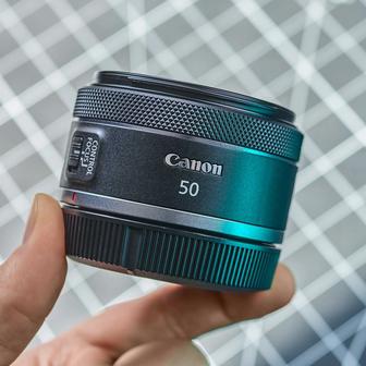 Объектив Canon RF 50mm f/1.8