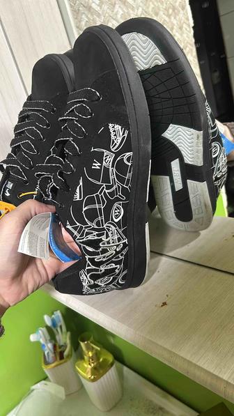 Продам новые кроссовки 46 размера