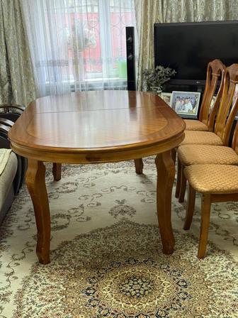 Стол и стулья