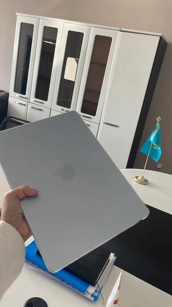 Mac book air 13 2025г