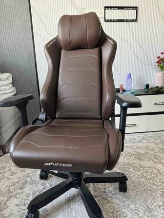 Продам игровое кресло dxracer