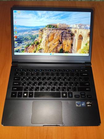 Тонкий, быстрый Samsung 900X 13.3 FHD Core i7 SSD-256GB 1.16кг Металл