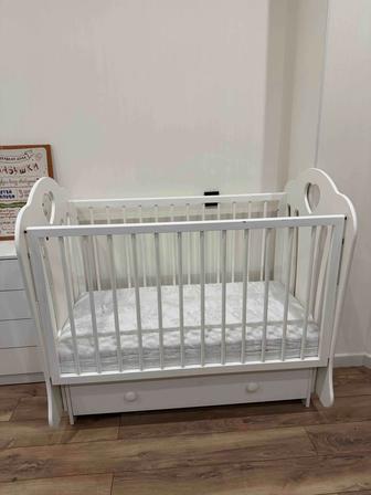 Детская кровать(манеж я маятником)