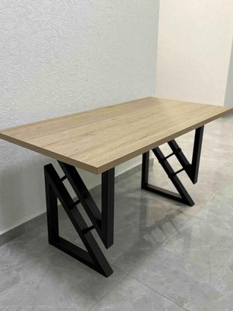 Дизайнерский стол