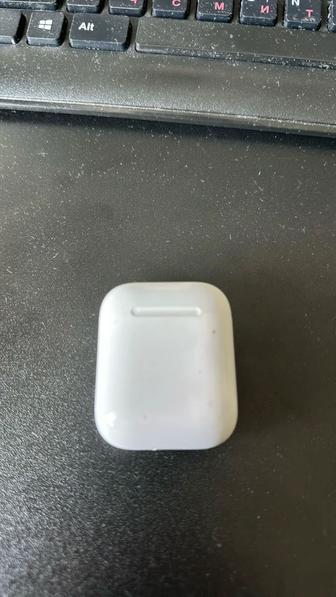 Кейс Airpods2 и правое ухо
