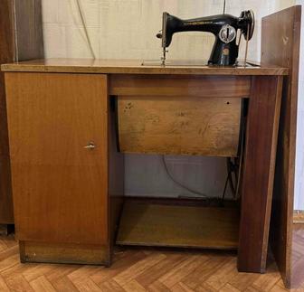 Продаю ножную швейную машину, 10000. Нужен небольшой ремонт