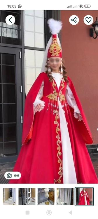 Продаются платья,рейлы,подиум, стеллаж,манекен