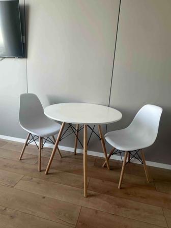 Стол со стульями