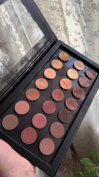 Продам палетку теней от Victoria Stanevich