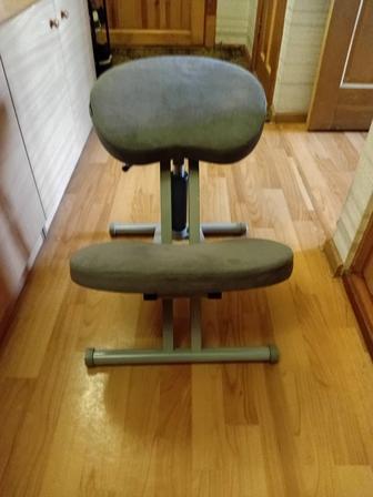 Продам ортопедический стул,коленный