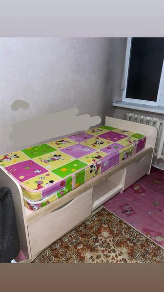 Кровать