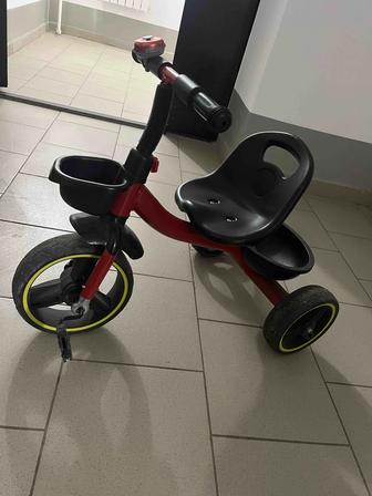 Трехколесный велосипед