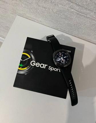 Продам Смарт часы Samsung gear sport