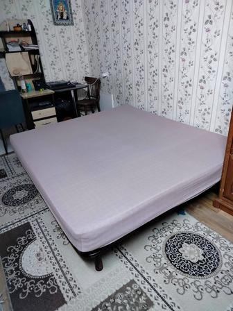 Кровать