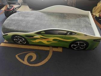 Детская кровать-машинка