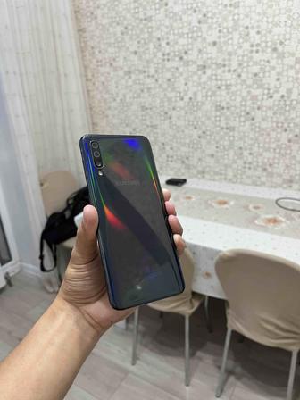 Продам телефон Samsung A 50