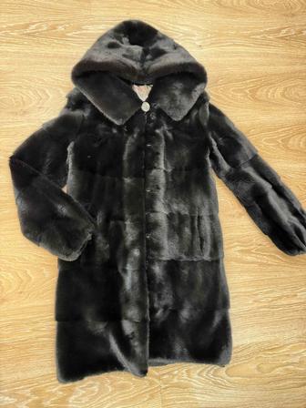 Продам женскую шубу (норка)
